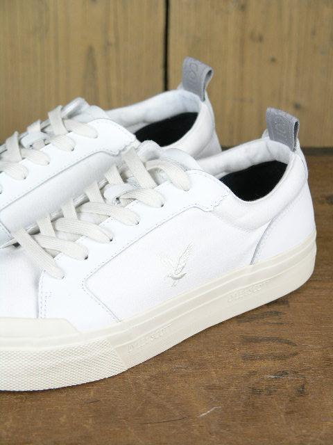 lyle and scott white trainers